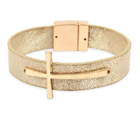 ⚫️Gold tan Metallic Cross/Leather Magnetic bracelet, NWT Boutique - Picture 5 of 5